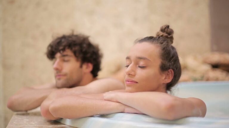 Sumérgete en la relajación: Disfruta de un baño en tu spa