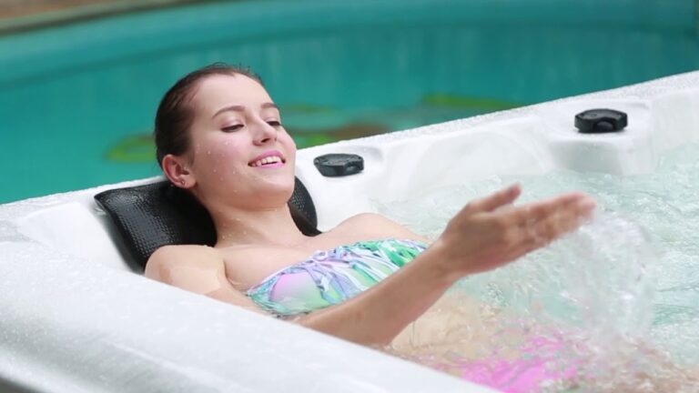 Comparaci&oacute;n entre Swimspas y Jacuzzis: &iquest;Cu&aacute;l elegir?