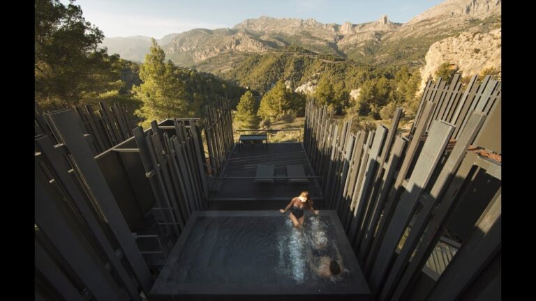 Experiencia de lujo: Jacuzzi al aire libre para relajarse